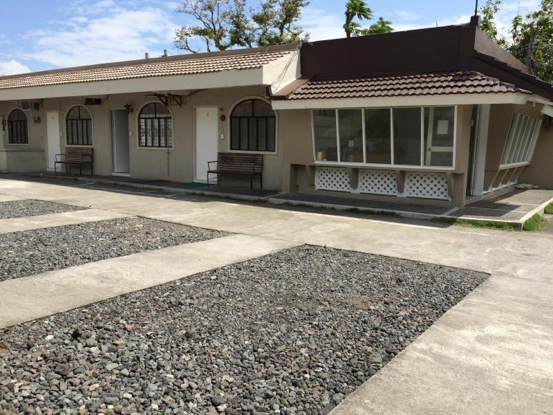 Night & Day Inn Legazpi Bagian luar foto